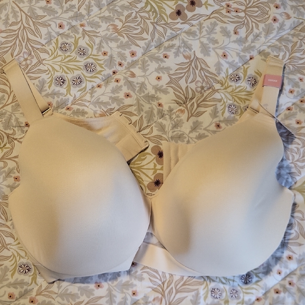 NWT Cacique 42dd Cream Full Coverage Bra with Molded Cups